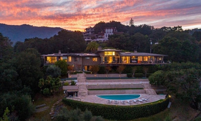 Loyola House | Fantastic 7-bedroom house with AC in Los Altos Hills