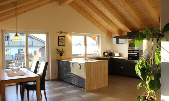 Eglfing Apartment | Fantastic Alpine panorama, unique landscape with beautiful swimming lakes