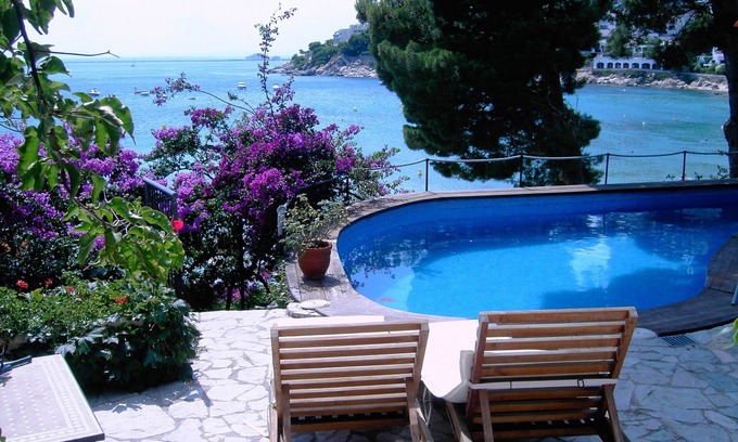 Almadraba-Canyelles House | Fantastic Apartment First Line to the Sea