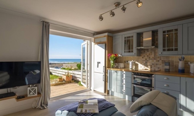 Porthtowan Apartment | Fantastic Apartment 60m from the Beach