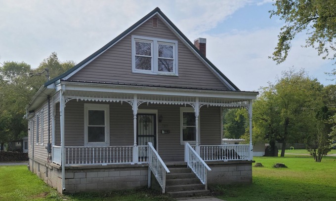 Manchester House | Fantastic Bungalow, Boaters Paradise Ohio River Scenic Byway, 4Br, 1.5 Ba.,