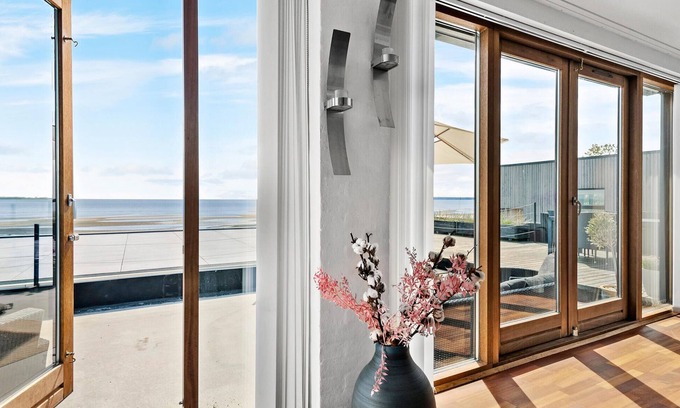 Lystrup House | Fantastic cottage overlooking the water and close to Aarhus.