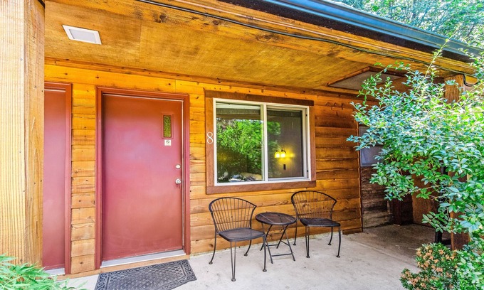 Quilcene Cabin | Fantastic dog-friendly retreat with 8 suites, fast WiFi & lush grounds