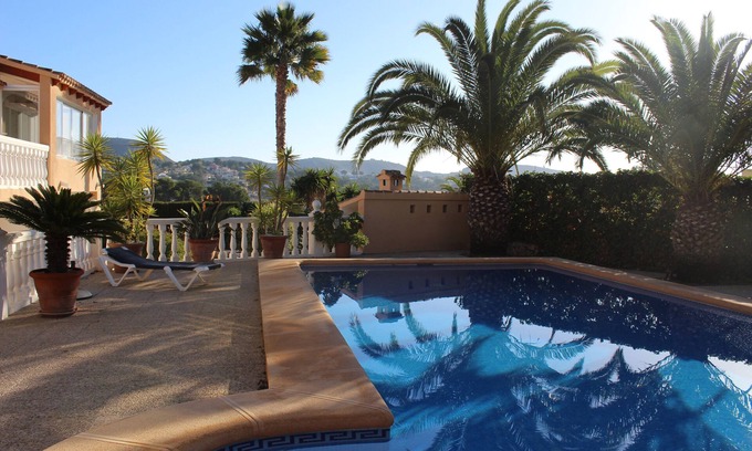 La Sabatera Apartment | Fantastic flat: beach, centre & marina all within walking distance, with pool