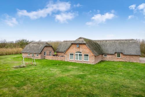 Vedersø Klit House | Fantastic Holiday Home With Pool And Spa For 20 People