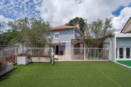 Oliveira De Azemeis Apartment | Fantastic home in Bustelo