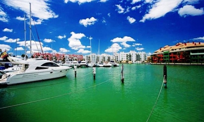 Sotogrande House | FANTASTIC HOUSE IN FIRST LINE OF MARINA SOTOGRANDE, ONE MINUTE FROM THE BEACH.