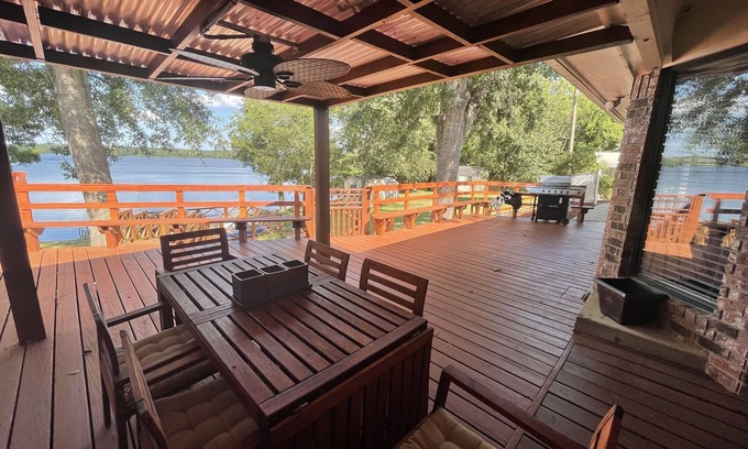 Cason House | Fantastic House in Lake Welsh, lake activities, Internet, Pet friendly