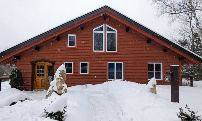 Esterel Ski Chalet | Fantastic lakeside chalet with stunning views!