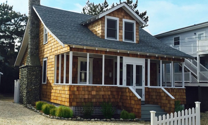 Harvey Cedars Cottage | FANTASTIC LOCATION! Gorgeous single family home only 5 houses from the beach!