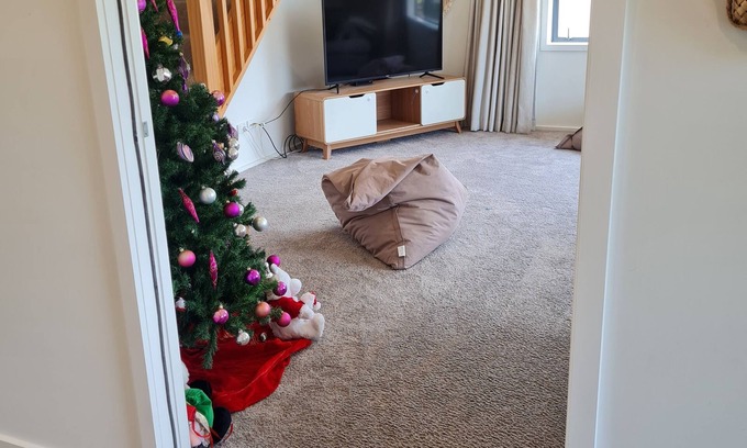 Gisborne House | Fantastic Location, Quiet & Modern