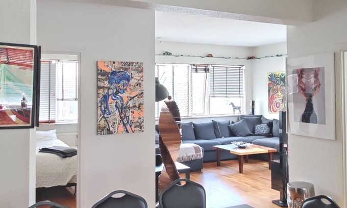 Downtown Apartment | Fantastic location within 5min from everything!