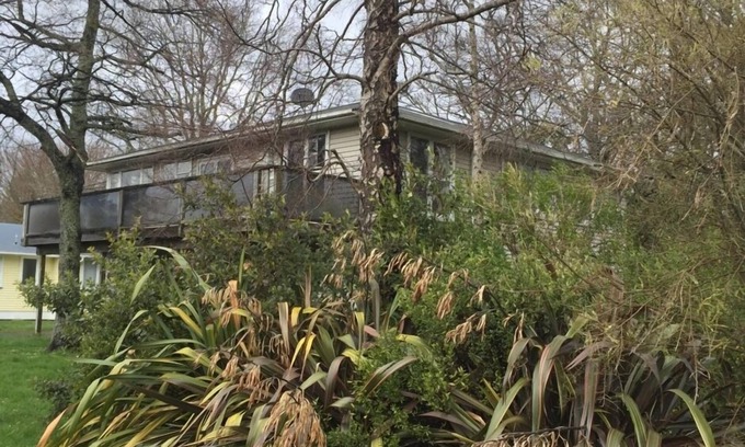 Ohakune House | Fantastic Lodge for Family or Groups.Drying Room and bike rack lockup