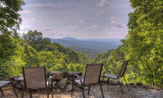 Unaka Cabin | Fantastic long range Mountain Views and sunrises.