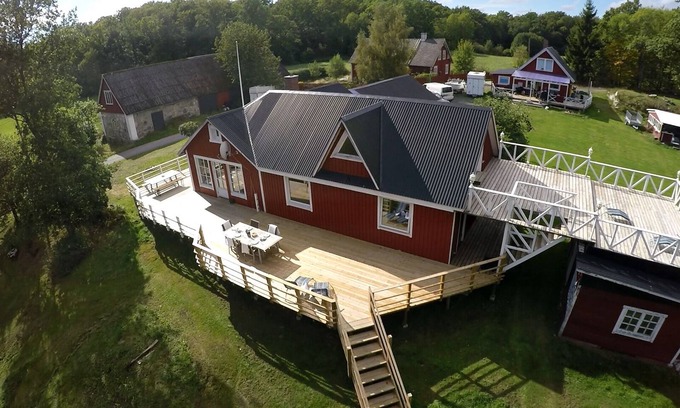 Olofstrom House | Fantastic nature, hot tub, sauna, boat on the lake, fishing paradise