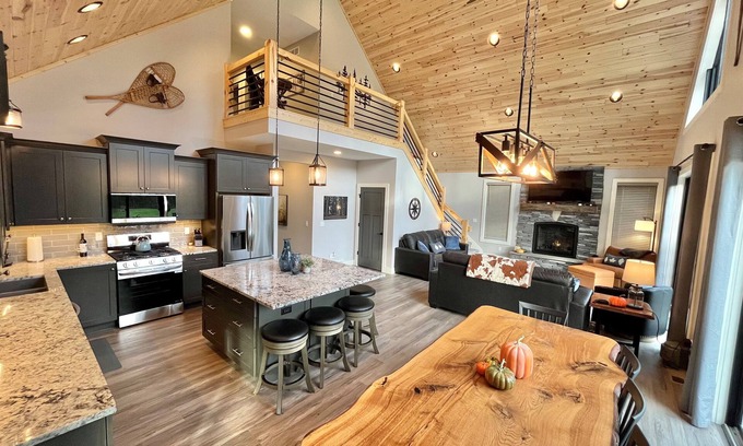 Thompsonville House | Fantastic New 8bd-4ba Betsie River Home, Game Rm, Two Family Rms, Kayaks, 6acres