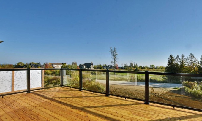 The Blue Mountains House | Fantastic new house on a golf course one block from the beach on Georgian Bay