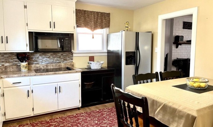 Chamberlayne House | Fantastic North Henrico Home With Fenced Yard