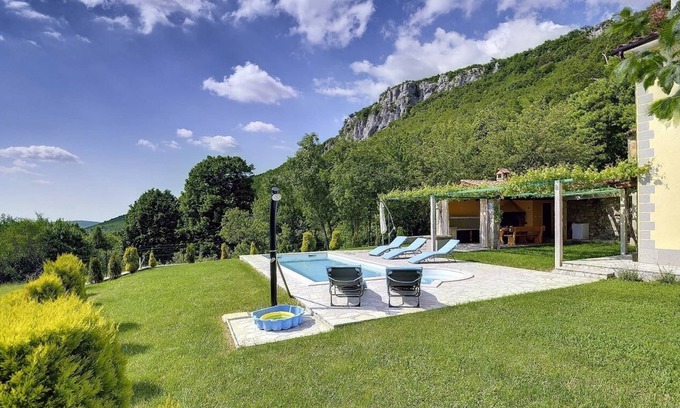 Lupoglav House | Fantastic panoramic finca with private pool, air conditioning, WLAN, terrace, barbecue