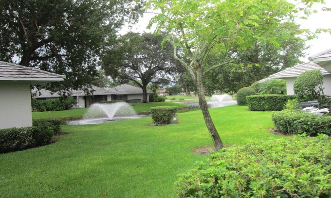Palm Beach Gardens Condo | Fantastic PGA Club Cottage with Relaxing Pond and Fountain Views!
