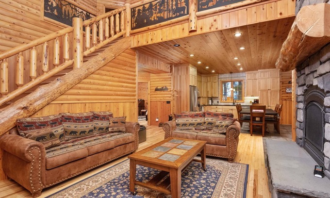 Parkdale House | Fantastic Rustic Mountain Lodge, Game Room w/Pool Table, *Pet Friendly* Close 2 Gov Camp & Hood Riv