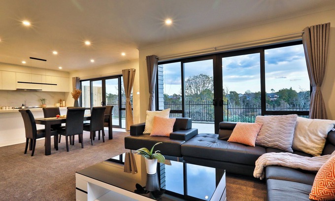 Hamilton Villa | Fantastic River View- Brand New Home 4 bedrooms Villa