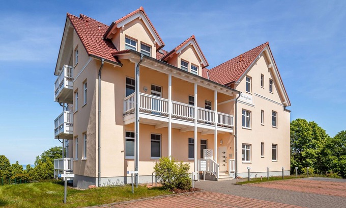 Gohren Apartment | Fantastic sea view from the balcony, use of swimming pool and sauna - Villa Bergfrieden