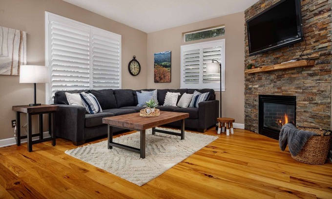 Beaverton House | Fantastic Suburban Escape w/Patio and Green Space Beyond, Close to Intel and Nike, Short Walk 2 MAX