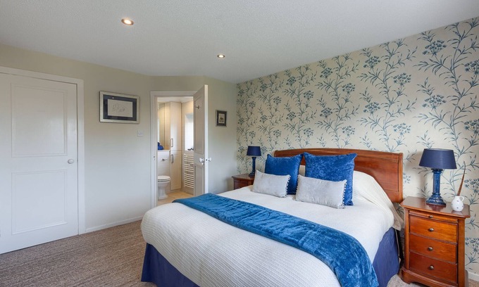 Gleneagles Apartment | Fantastic top floor apartment next to Gleneagles
