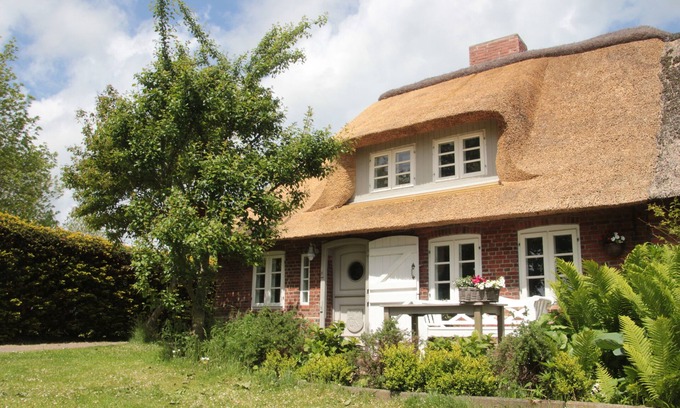 Broderswarft Cottage | Fantastic thatched cottage on the North Sea coast with a separate sauna house