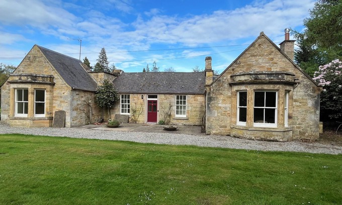 Ormiston Cottage | Fantastic Traditional yet Up-to-date Spacious Cottage Very Close to Edinburgh