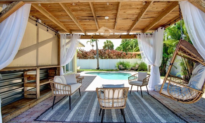 Garden Isles House | Fantastic Tropical Oasis 4 BD/3 BTH Home