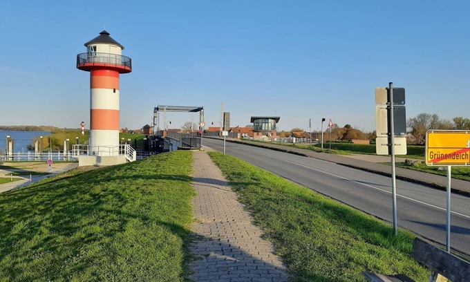 Gruenerdeich Apartment | Fantastic vacation apartment directly on the Elbe in the Altes Land