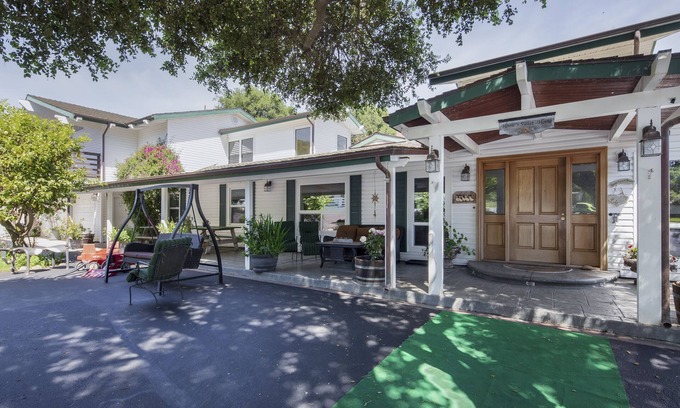 Salinas House | Fantastic Vacation Retreat, Family Reunions , and Private Pool!