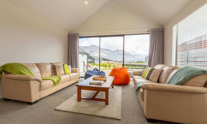 Wanaka House | Fantastic Views on Farrant Dr