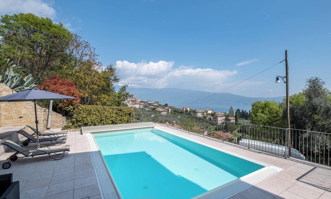 Pulciano Villa | Fantastic Villa with Private Pool, Lake View & Terraces; Double Garage