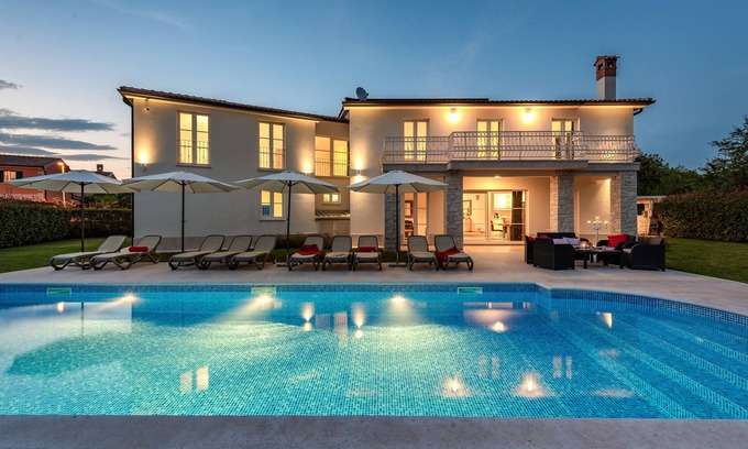 Labinci Villa | Fantastic villa for up to 12 people close to the sea 6 bedrooms