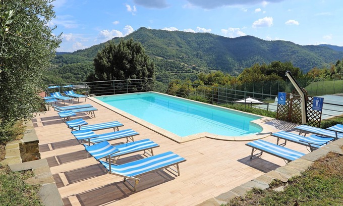 Talla Villa | Fantastic villa with private swimming pool and tennis court in Tuscany