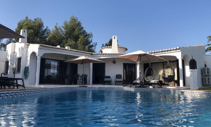 Sargacal Villa | Fantastic villa with swimming pool, private tennis court and beautiful garden near Lagos