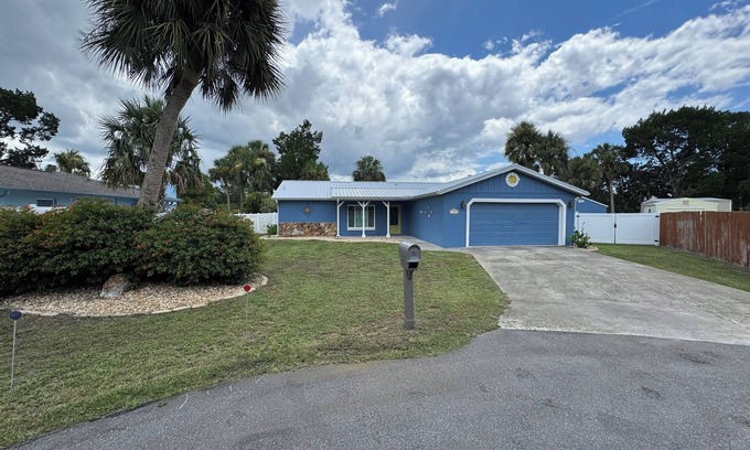 Crystal River House | Fantastic Waterfront Home Great for Relaxing, Scalloping, Fishing & Kayaking!