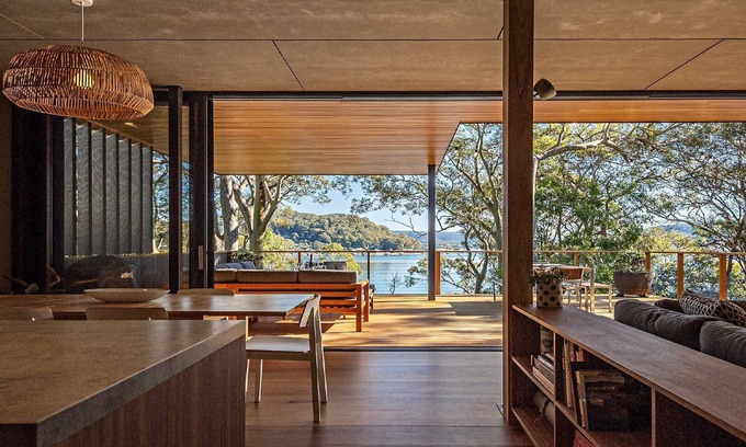 Pretty Beach House | Fantastic Waterfront Beach House by Accom Holidays