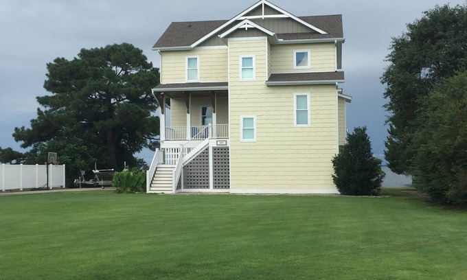 Roper House | Fantastic WATERFRONT house with BEAUTIFUL VIEWS OF THE ALBEMARLE SOUND. Relaxing