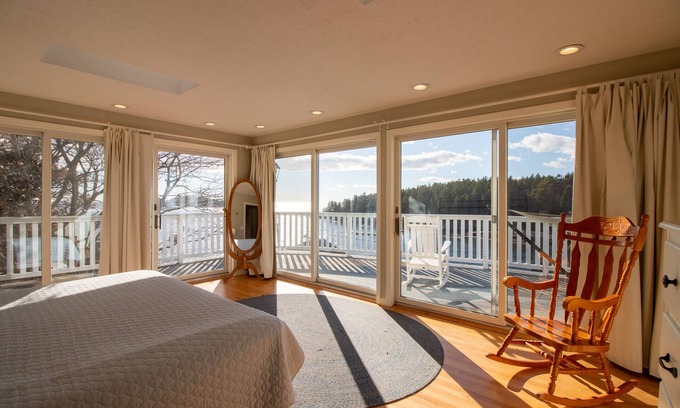West Point House | Fantastic Waterfront Views