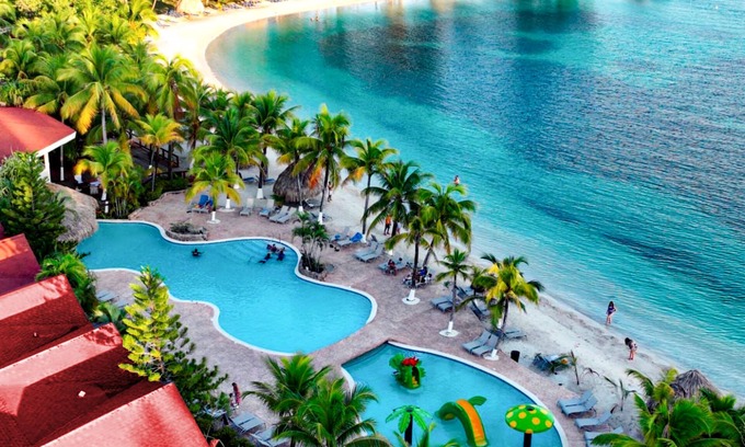 Roatan Hotel | Fantasy Island Beach Resort, Dive and Marina All Inclusive