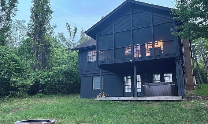 Front Royal Cabin | ▪️Far View Cabin◾️Private Retreat w/Hot Tub