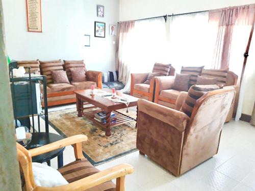 Moshi House | FARAJA HOMESTAY- Seamless Comfort in the Heart of the City - Free WiFi, Warm Hospitality, and Local Delights Await