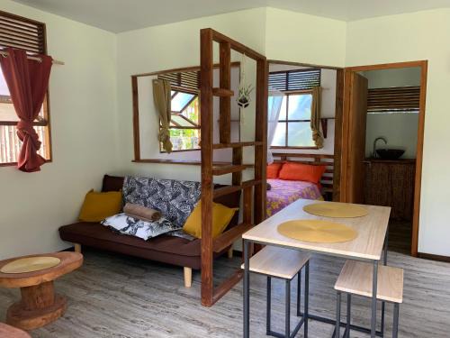 Teahupoo Ski Chalet | Fare lei , bungalow en toute simplicité