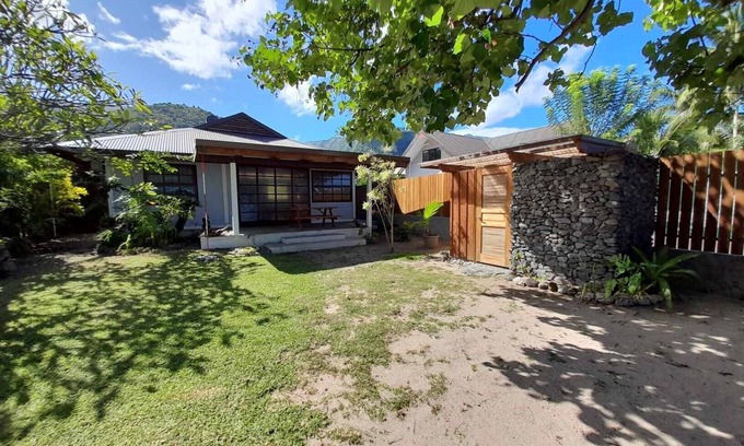 Paea House | Fare Miki Miki- private beach