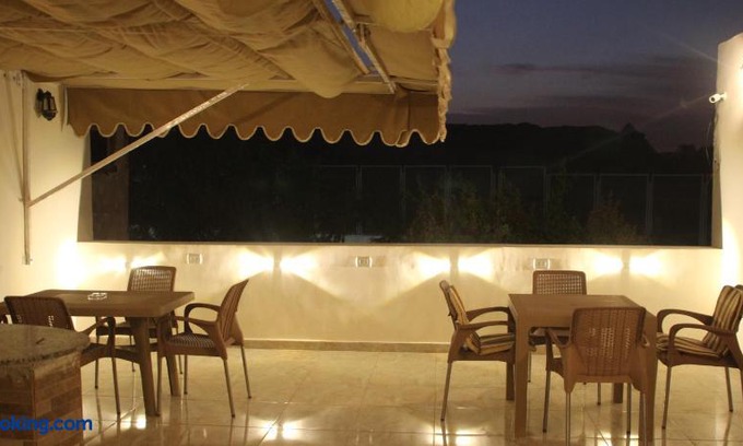 Kafrat al Jabal Hotel | Farida Studio Pyramids view