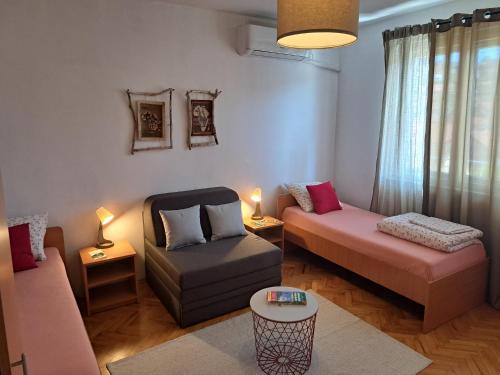 Donji Milanovac Apartment | FARIS
